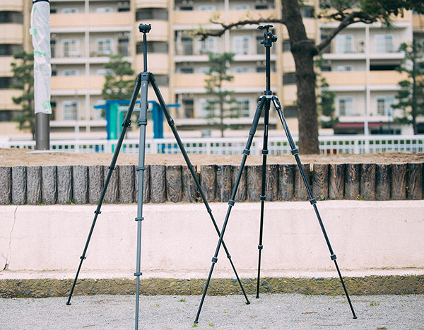 EVERYDAY BACKPACKにTravel Tripod 伸ばした状態