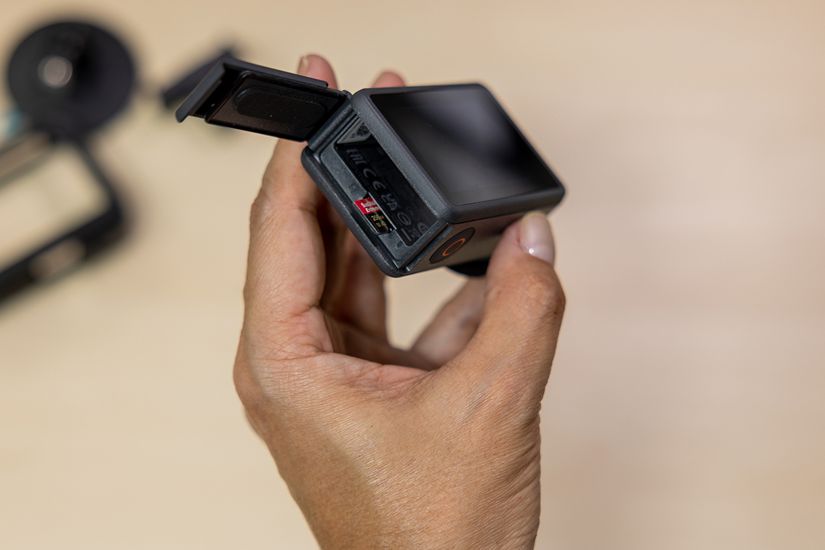 DJI OSMO ACTION 3 SDカードスロット